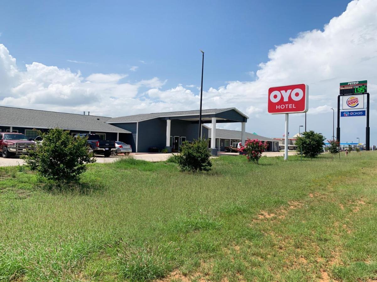 Oyo Hotel Pearsall I-35 West Eksteriør billede