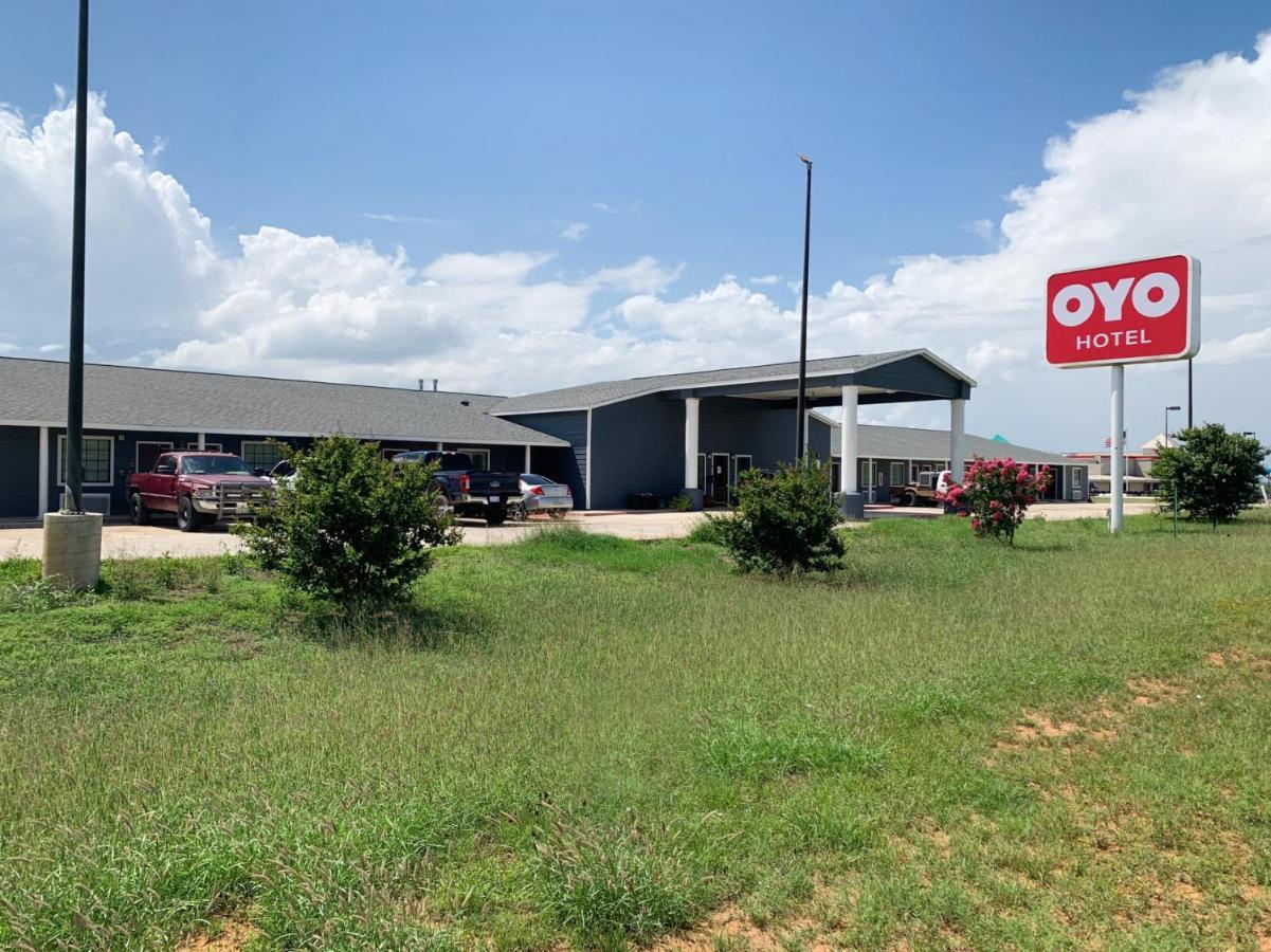 Oyo Hotel Pearsall I-35 West Eksteriør billede