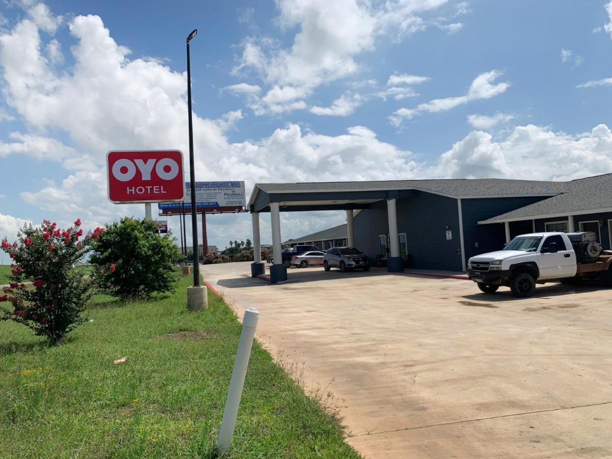 Oyo Hotel Pearsall I-35 West Eksteriør billede
