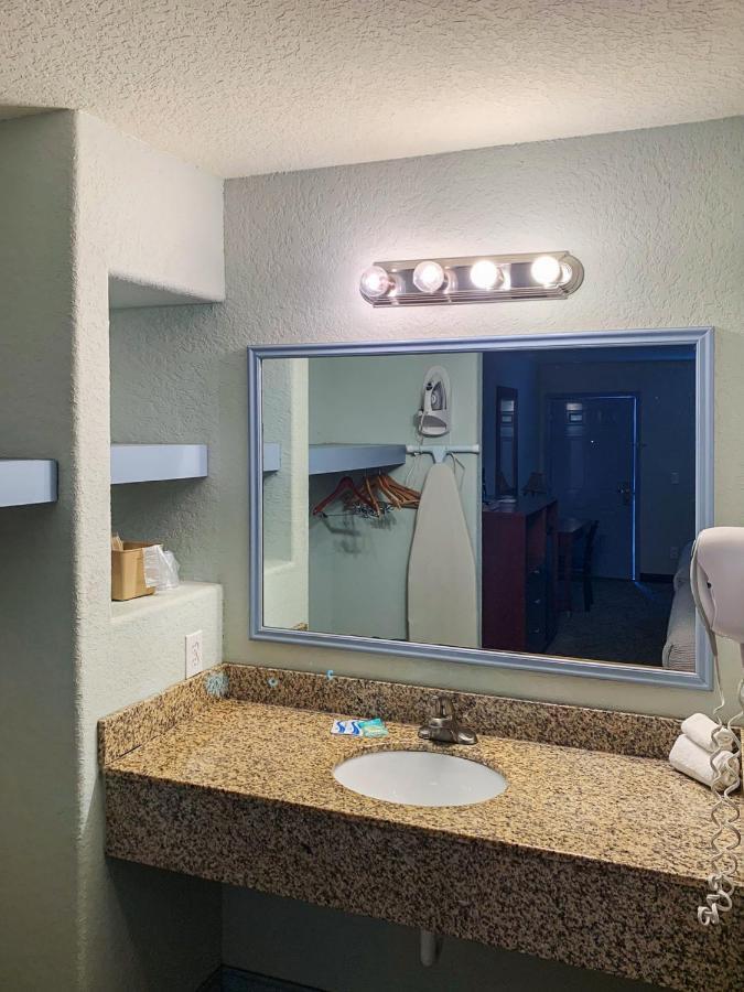 Oyo Hotel Pearsall I-35 West Eksteriør billede