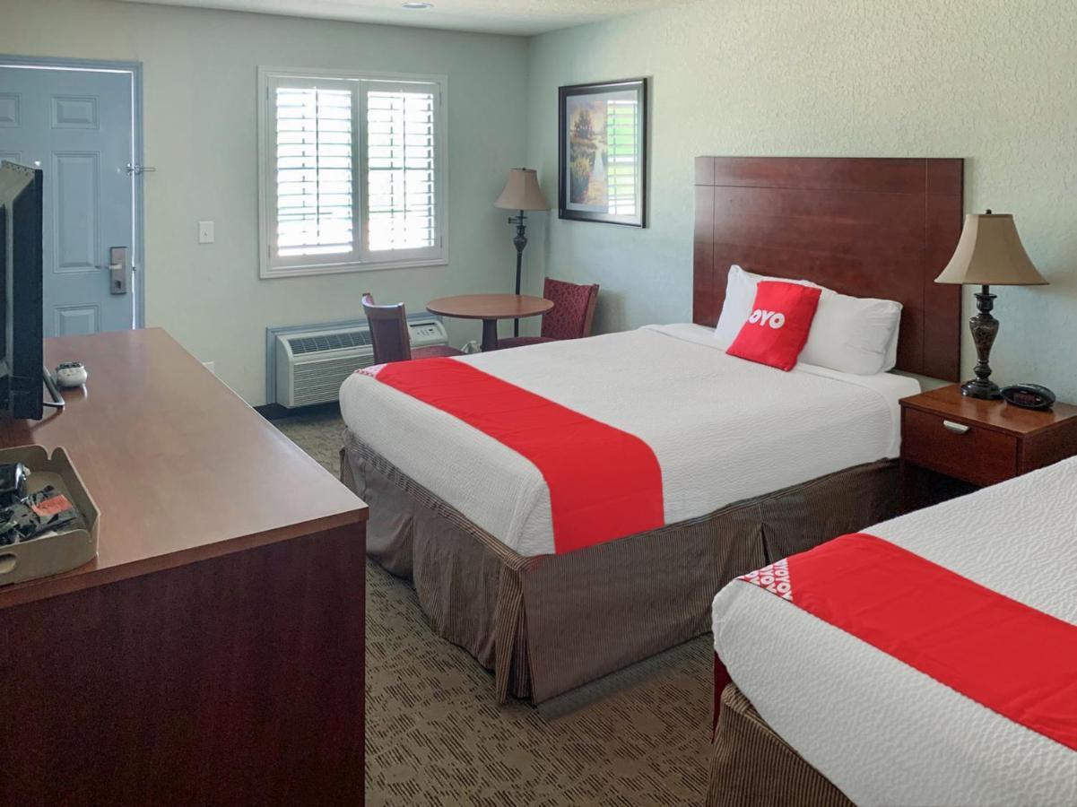 Oyo Hotel Pearsall I-35 West Eksteriør billede