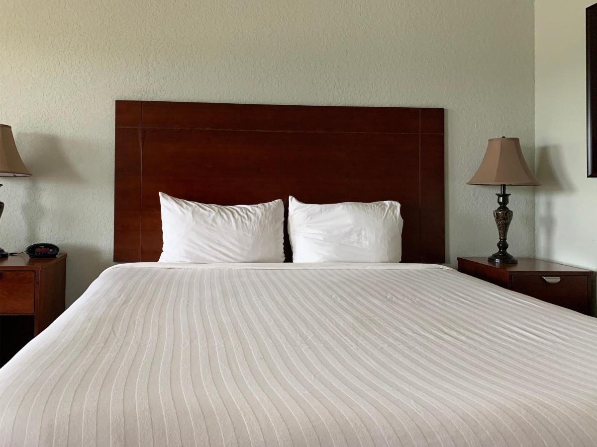 Oyo Hotel Pearsall I-35 West Eksteriør billede
