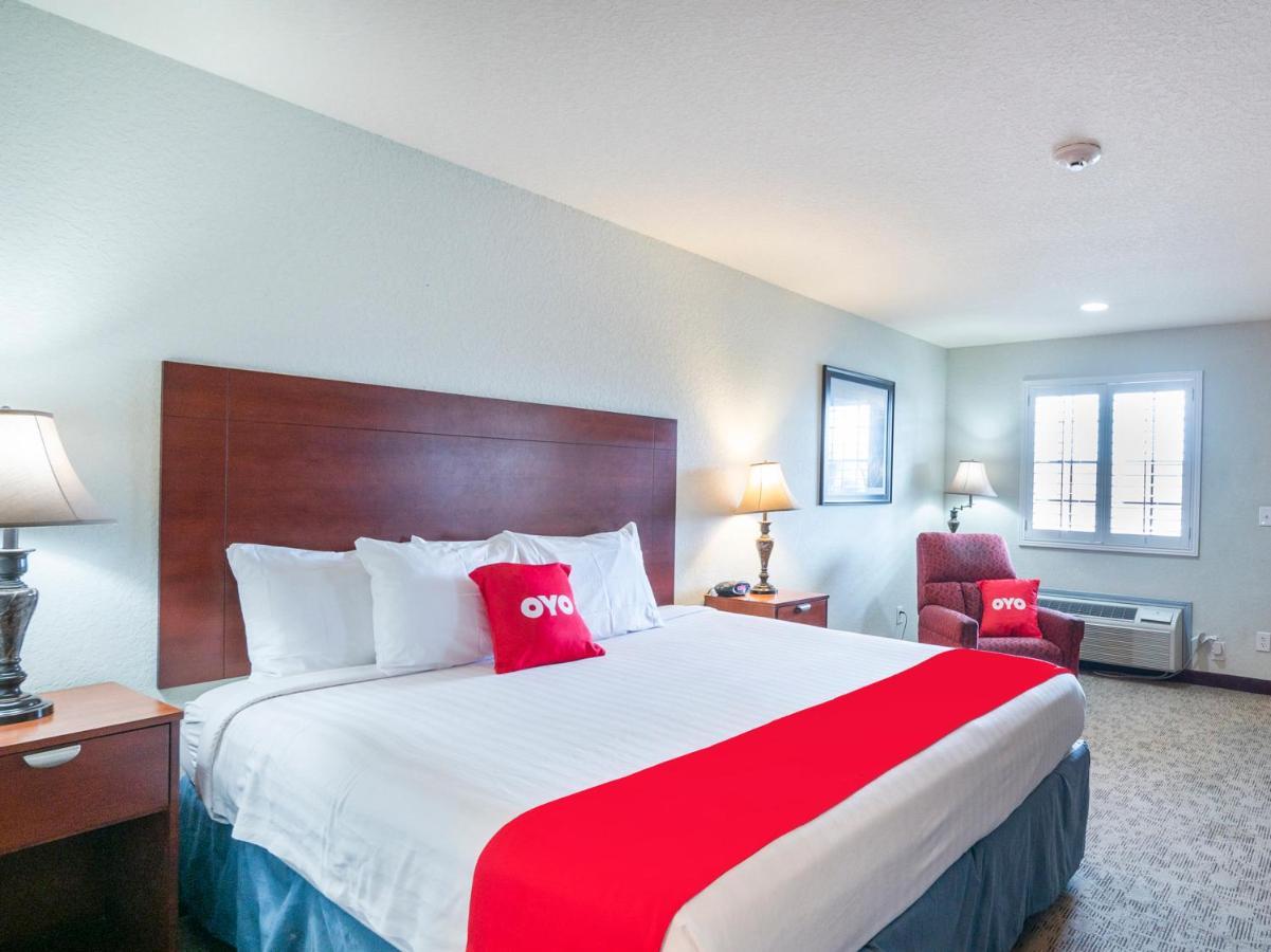 Oyo Hotel Pearsall I-35 West Eksteriør billede