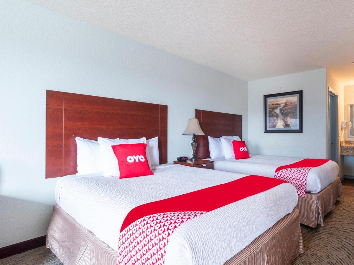 Oyo Hotel Pearsall I-35 West Eksteriør billede