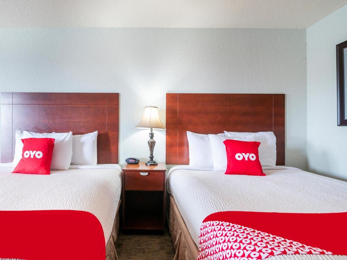 Oyo Hotel Pearsall I-35 West Eksteriør billede