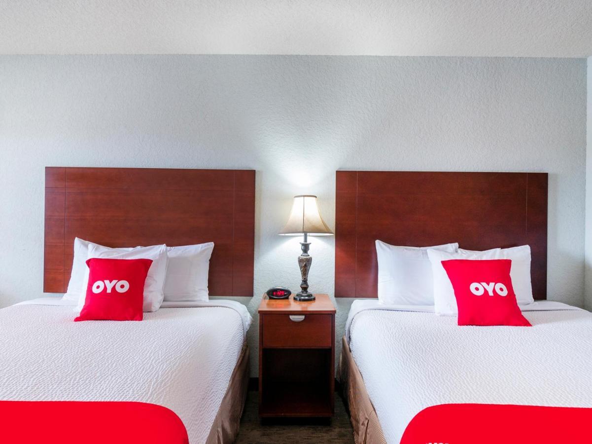 Oyo Hotel Pearsall I-35 West Eksteriør billede