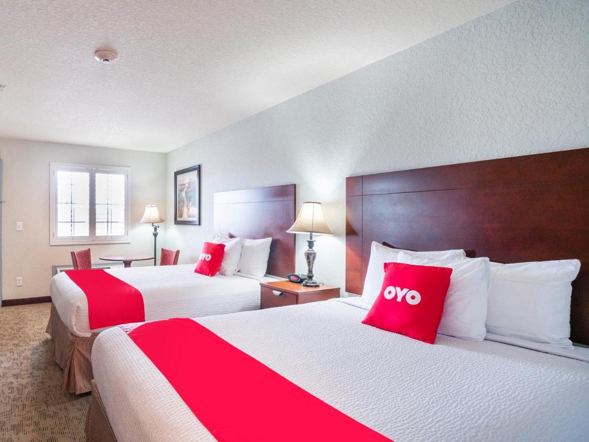 Oyo Hotel Pearsall I-35 West Eksteriør billede
