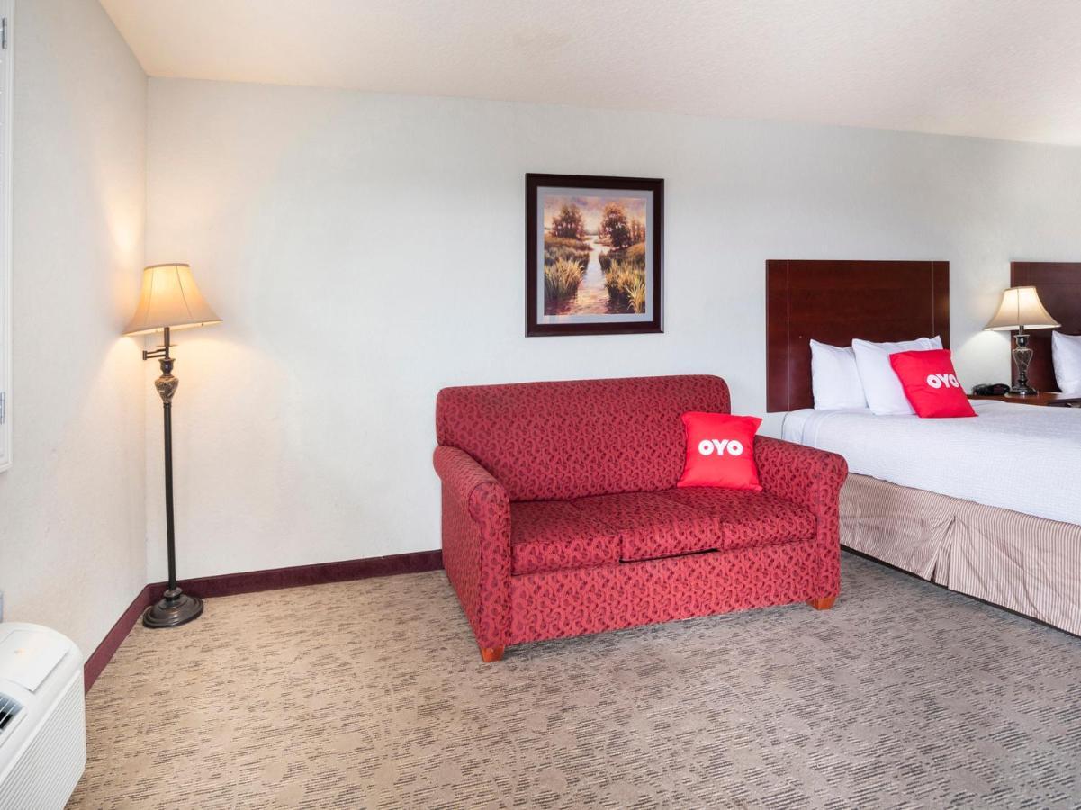Oyo Hotel Pearsall I-35 West Eksteriør billede