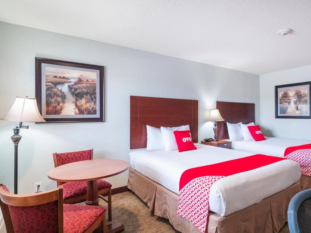 Oyo Hotel Pearsall I-35 West Eksteriør billede