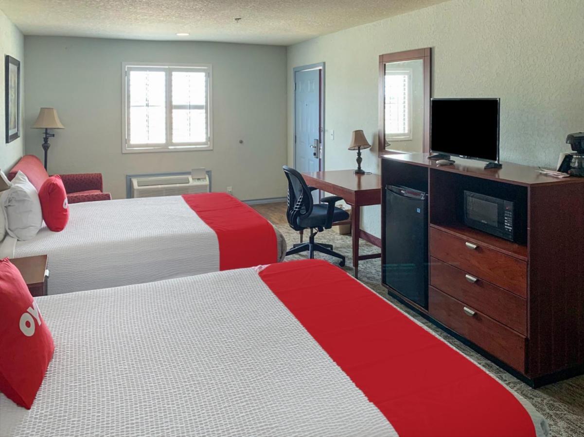 Oyo Hotel Pearsall I-35 West Eksteriør billede