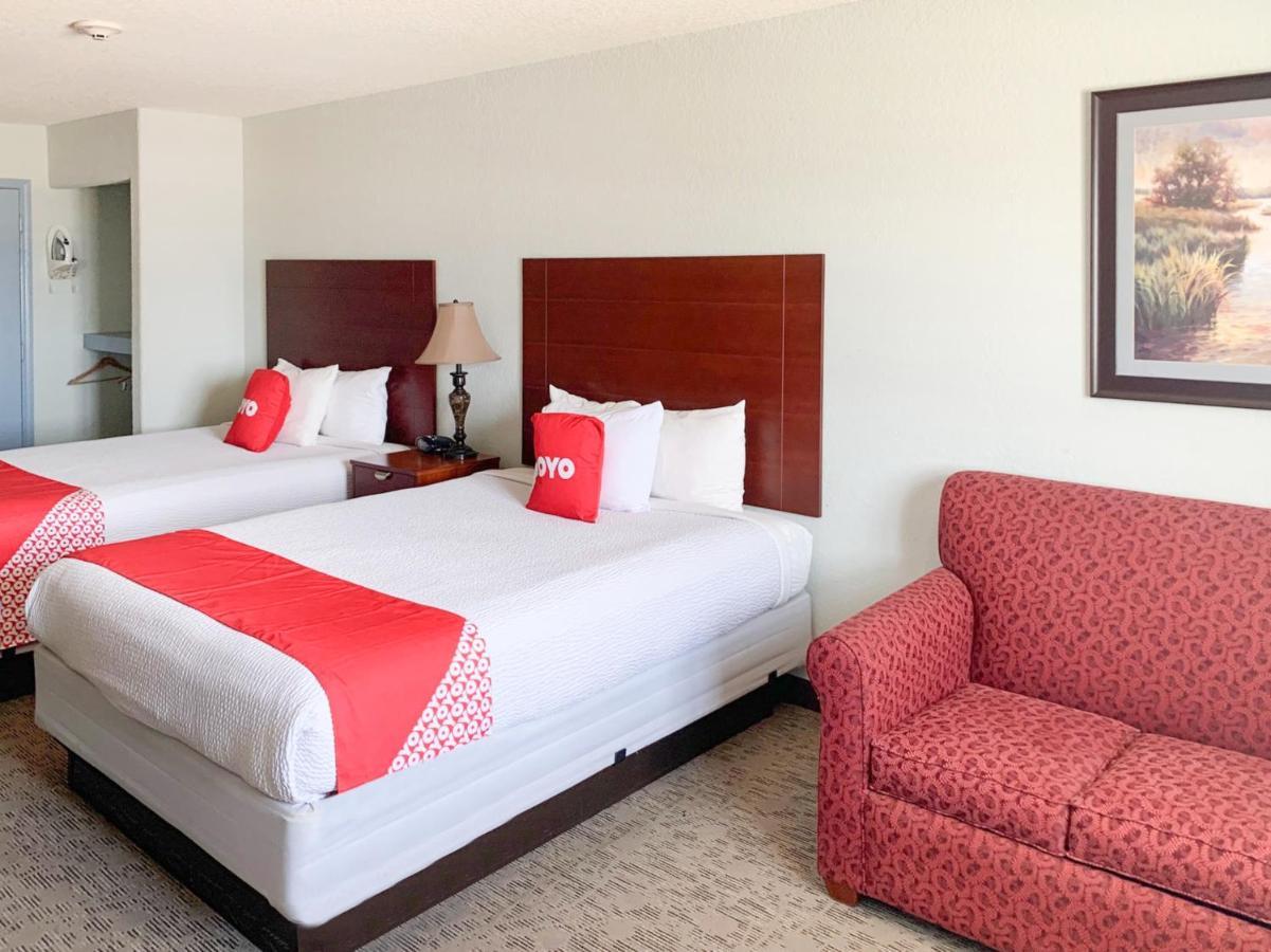 Oyo Hotel Pearsall I-35 West Eksteriør billede